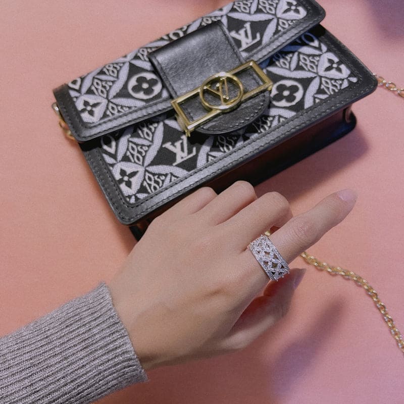 T Victoria Ring