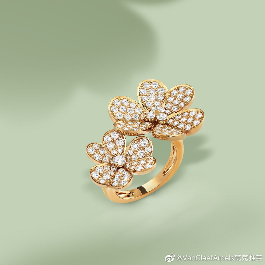 Frivole Between the Finger Ring