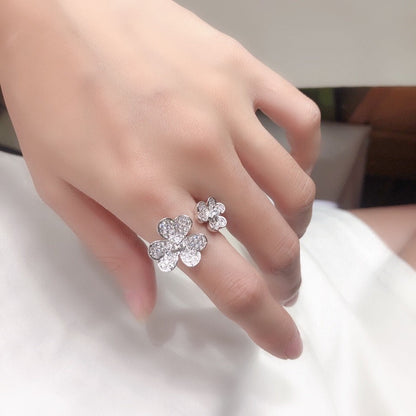 Frivole Between the Finger Ring