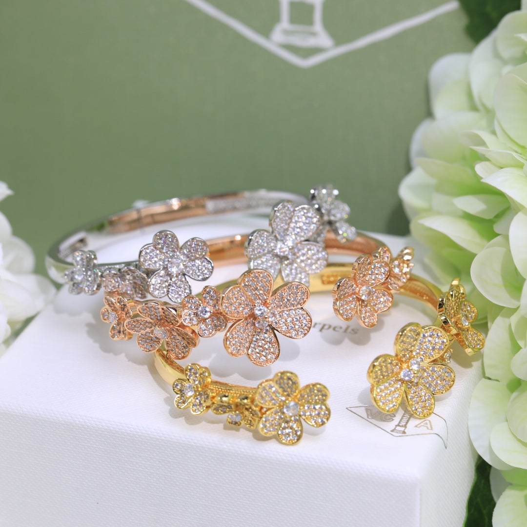 Frivole Seven Flowers Diamonds Bracelet