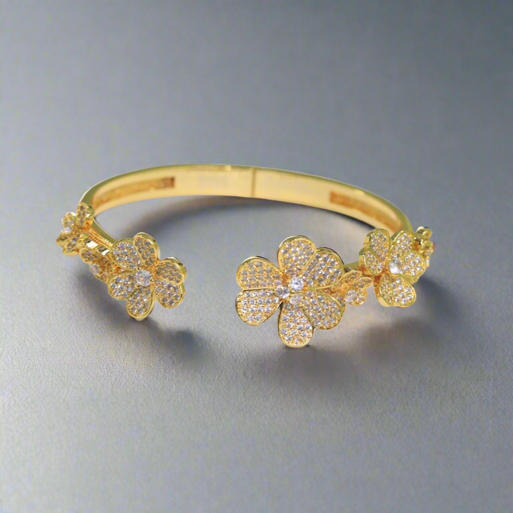 Frivole Seven Flowers Diamonds Bracelet