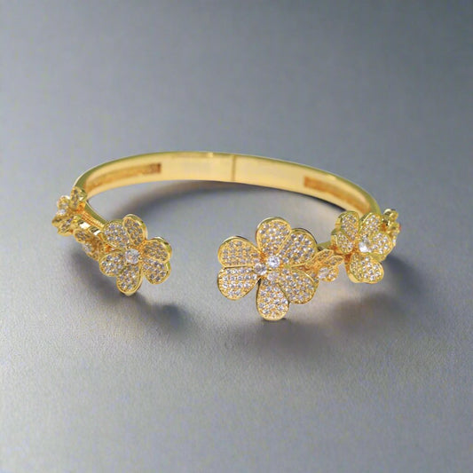 Frivole Seven Flowers Diamonds Bracelet