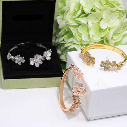 Frivole Seven Flowers Diamonds Bracelet